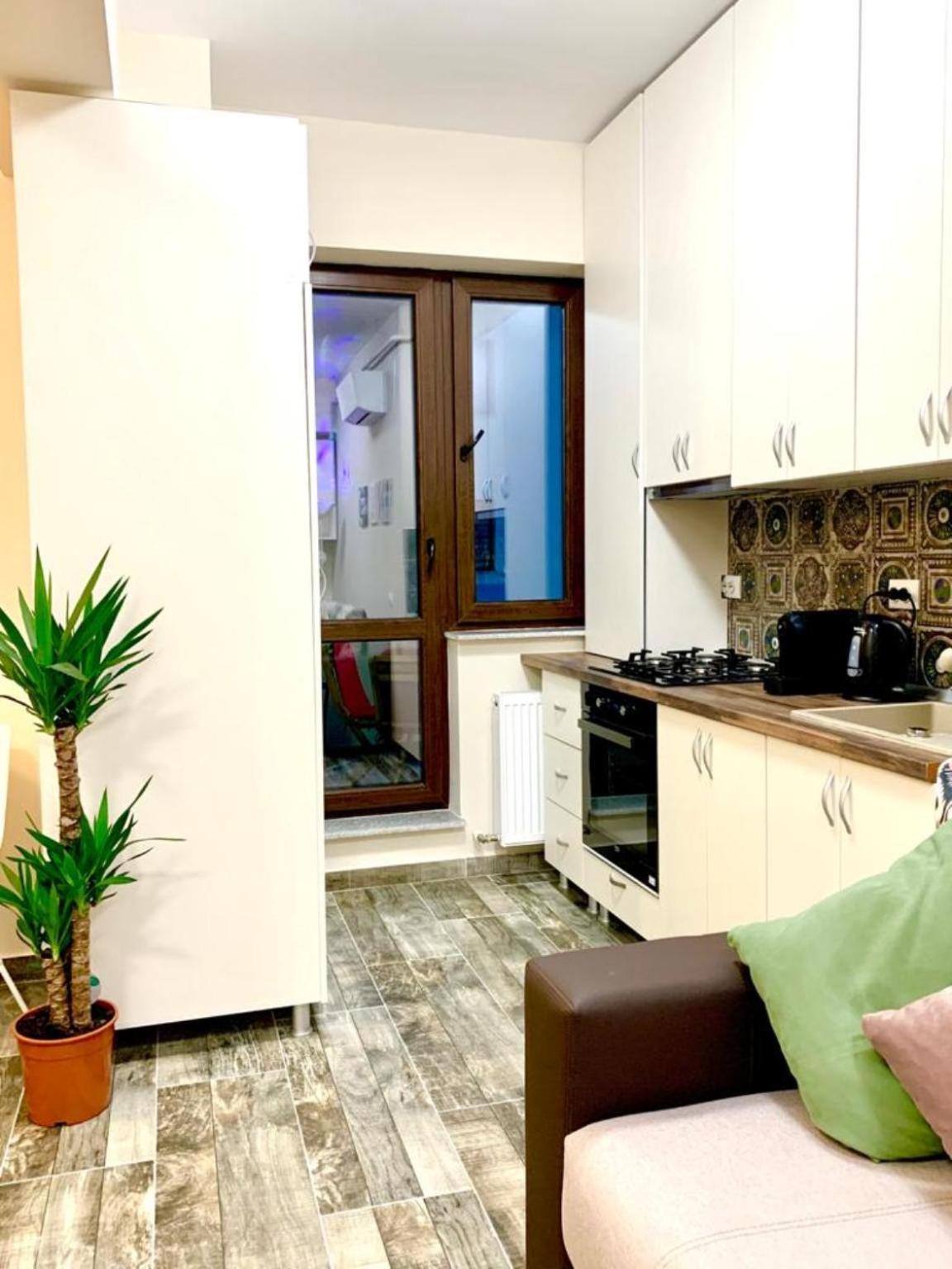 Cityscape Apartment Near Palas Mall Яш Екстериор снимка