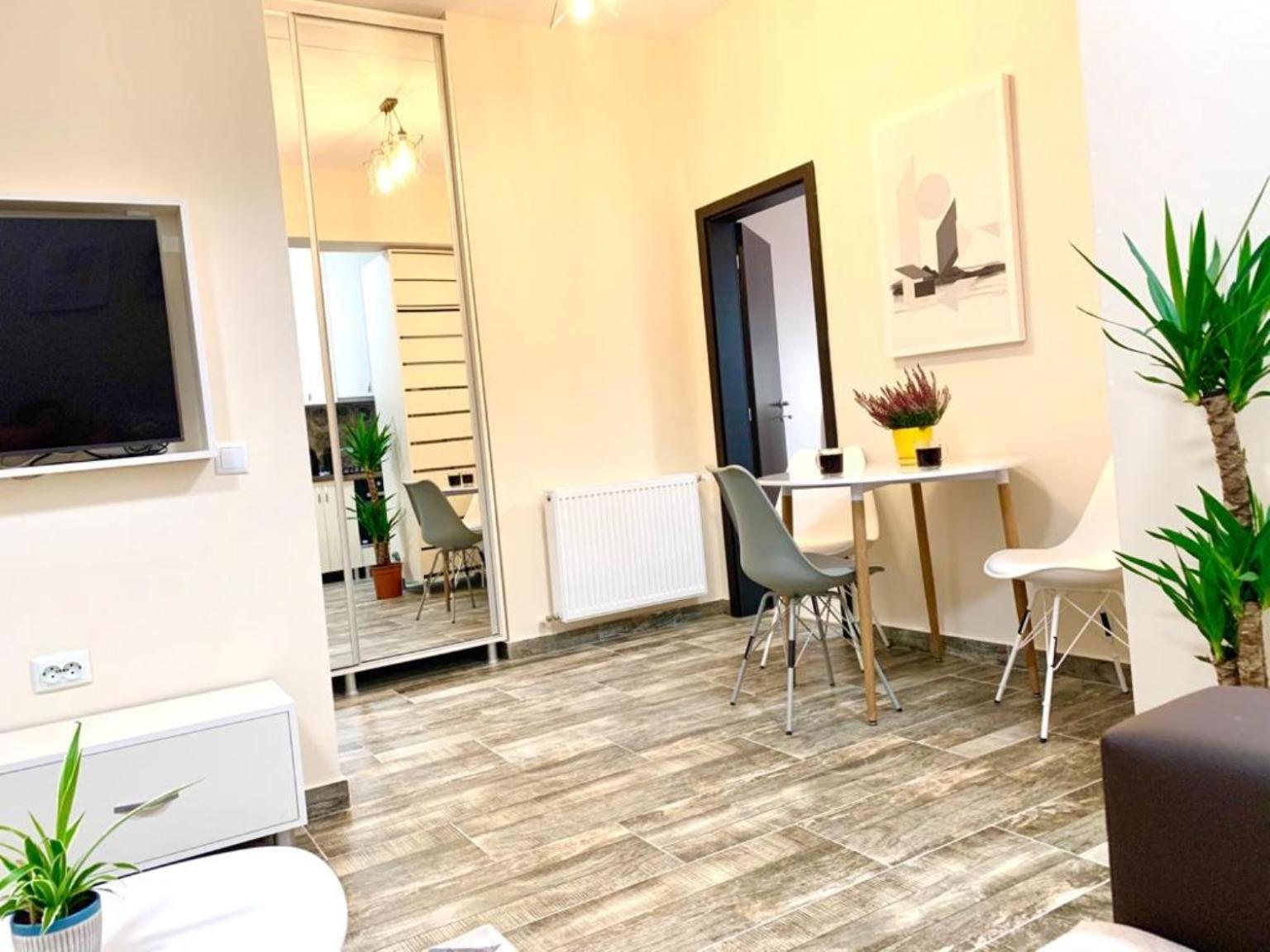 Cityscape Apartment Near Palas Mall Яш Екстериор снимка