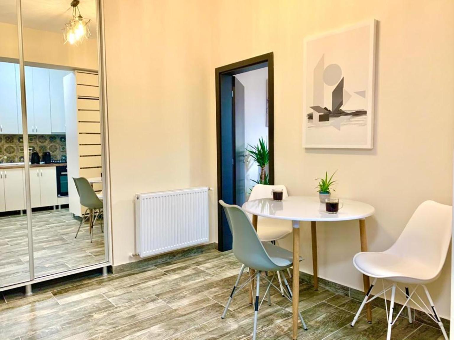 Cityscape Apartment Near Palas Mall Яш Екстериор снимка